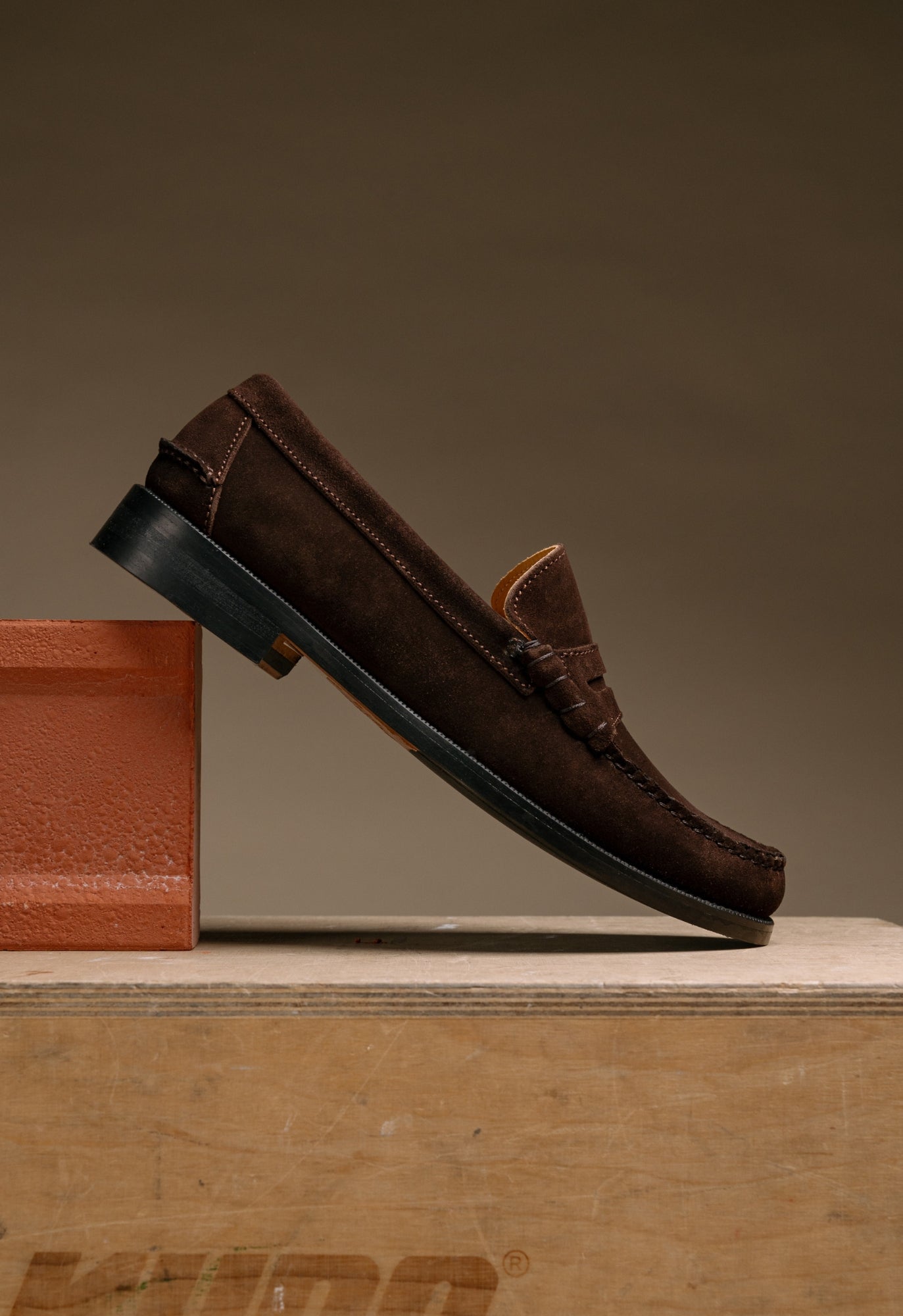 León Suede Chocolate